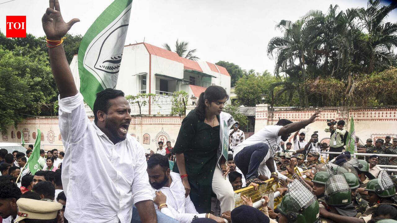 BJD meets governor, seeks MMDR Act rollback; BJP counters