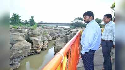 Chatra DC reviews facilities at Chundru Dham