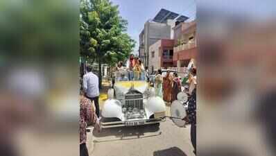 Balloons, vintage cars, EV rallies add colour to final day of JMC campaign