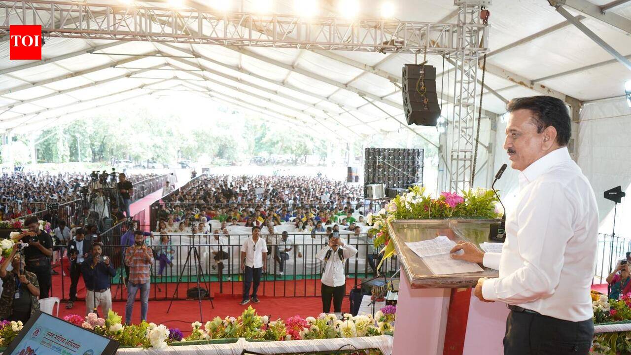 Students must become green ambassadors, promote tree conservation: Girish Mahajan