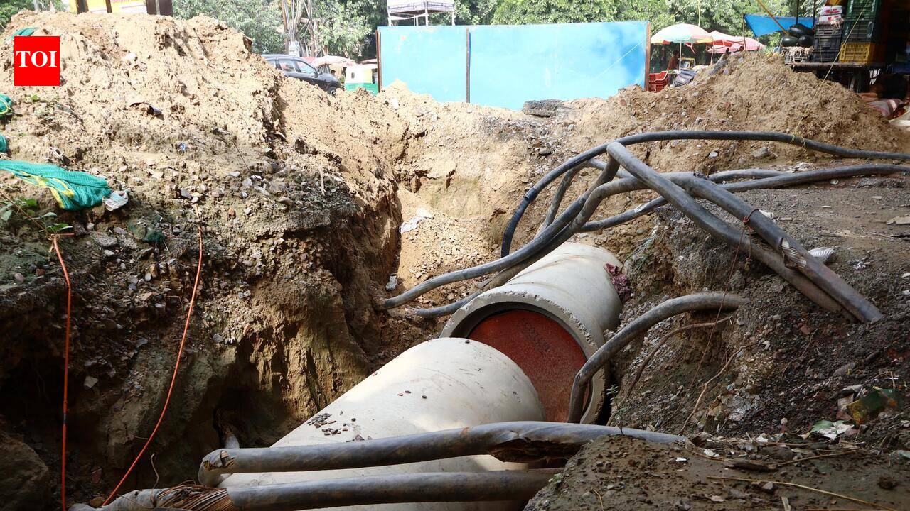 GMC Commissioner pulls up contractors again for slow CM-GRIDs work, asks it to shift utilities in 2 months