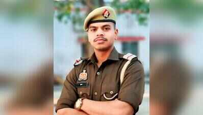 On-duty constable dies in collision between auto, tractor in Loni