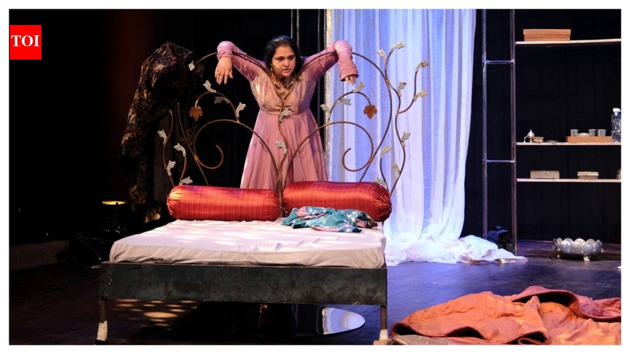 Theatre review: 500 years later, The Queen still knows how to play the game