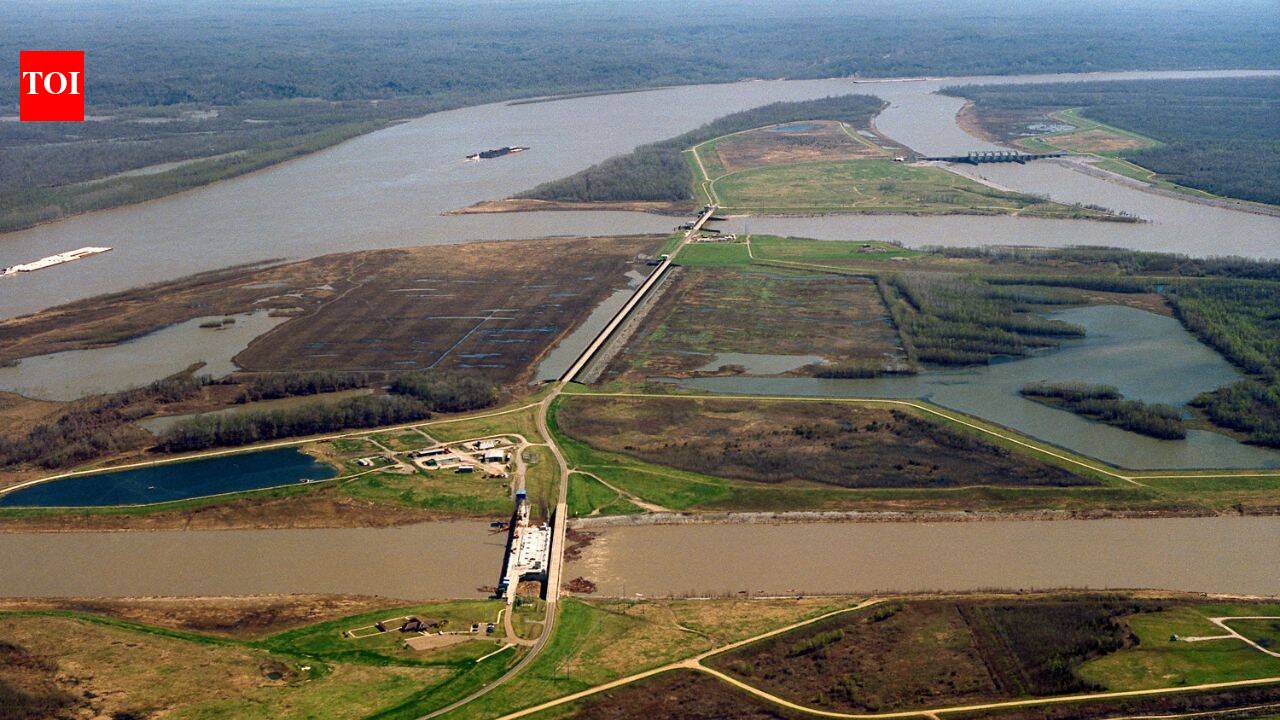The US built nearly 2,000 km of Mississippi River levees; helping erase 4,900 sq km of coastal land