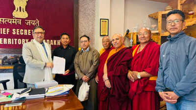 Bhoti language push: Ladakh delegation submits resolution to chief secretary