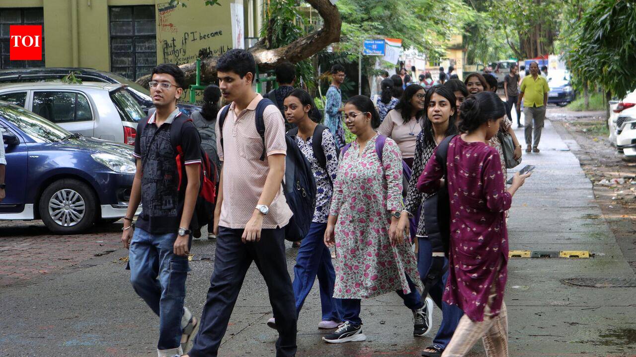 Jadavpur University Resumes Normal Classes After Saffron March Rally