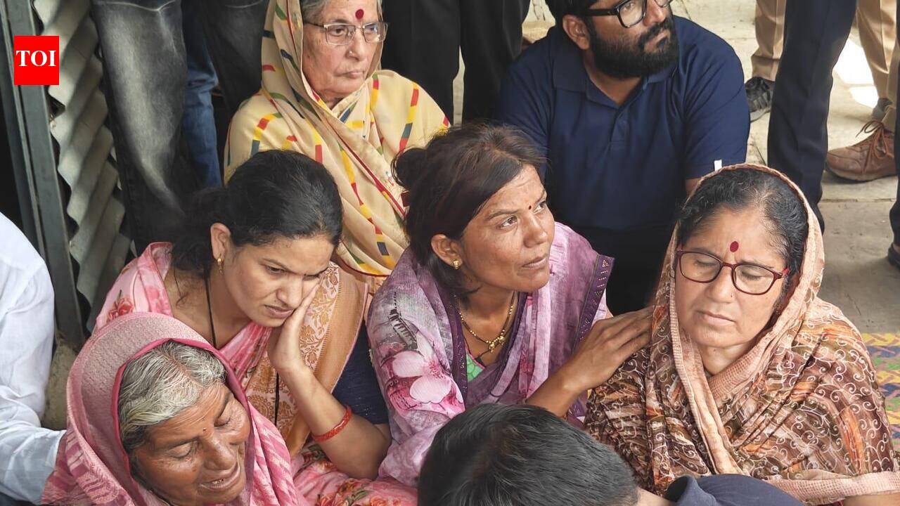 Murdered by system: Dipke targets govt over MPSC candidate’s suicide, meets grieving mother