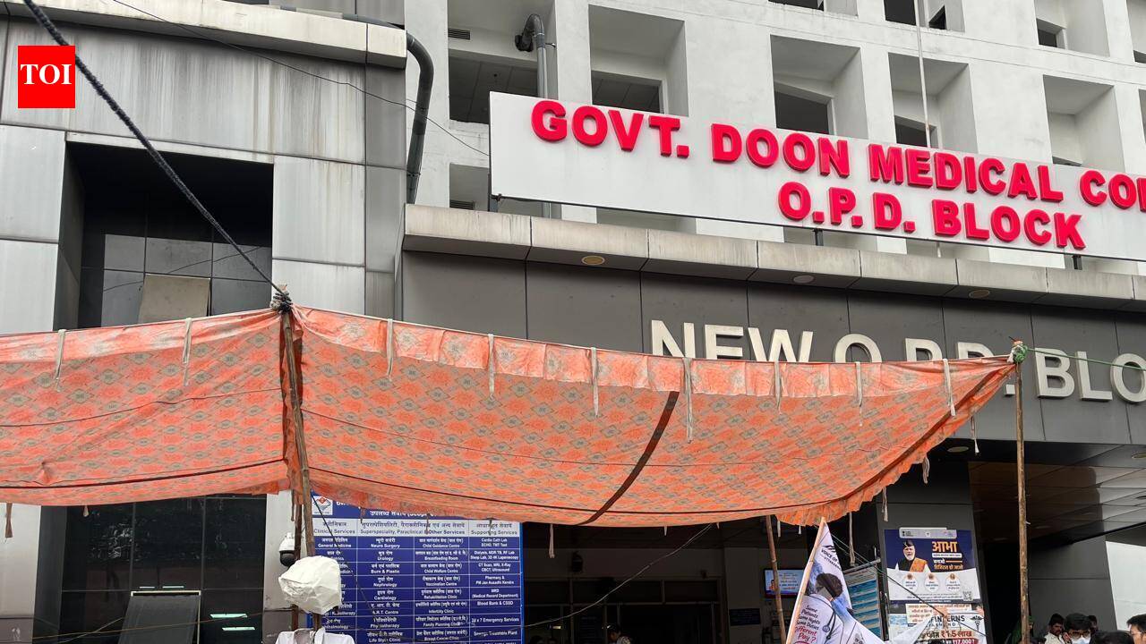 Docs’ stipend stir enters 4th day, hits hospital services across Uttarakhand