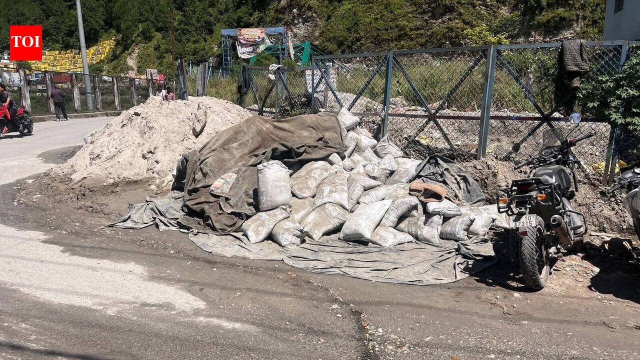 BRO ‘fails' to fix 298 potholes on Gangotri highway; locals claims cement being offloaded elsewhere