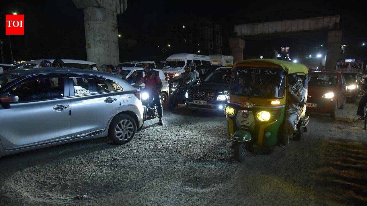 Carrier Helps Flyer Delayed By Traffic Board B'luru Plane