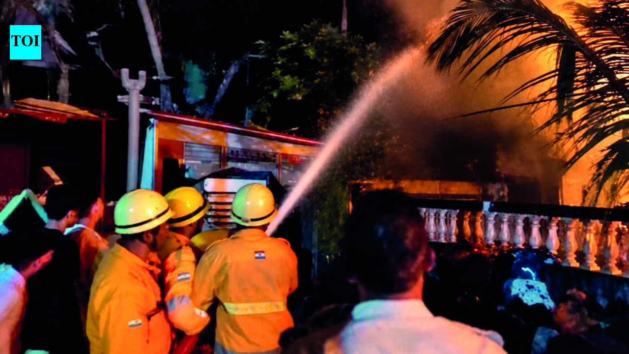 Fire destroys beach huts at Anjuna