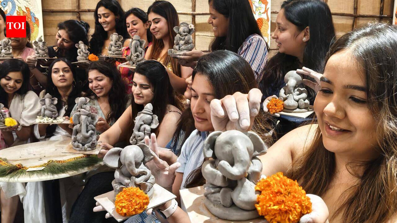 Young Indore Artists Create 21 ft Lord Ganesha Idol For Mahakal Temple 