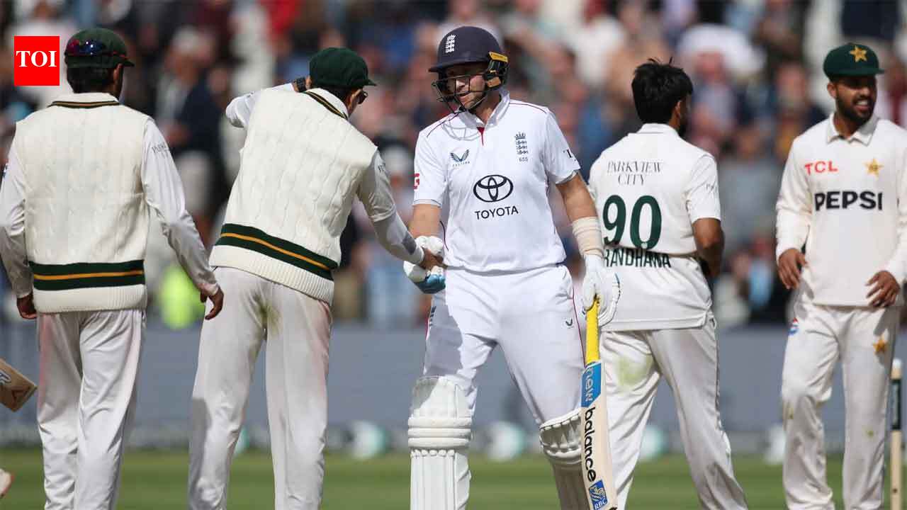 Joe Root and England celebrate the series-clinching win at Edgbaston