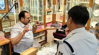 Burglars tunnel into Jharsuguda jewellery shop, flee with gold worth Rs 1 crore