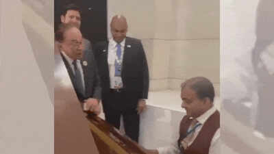 Watch: Malaysian PM sings Kishore Kumar's 'Khwaab Ho Tum Ya Koi Haqeeqat' at Brics Gala dinner