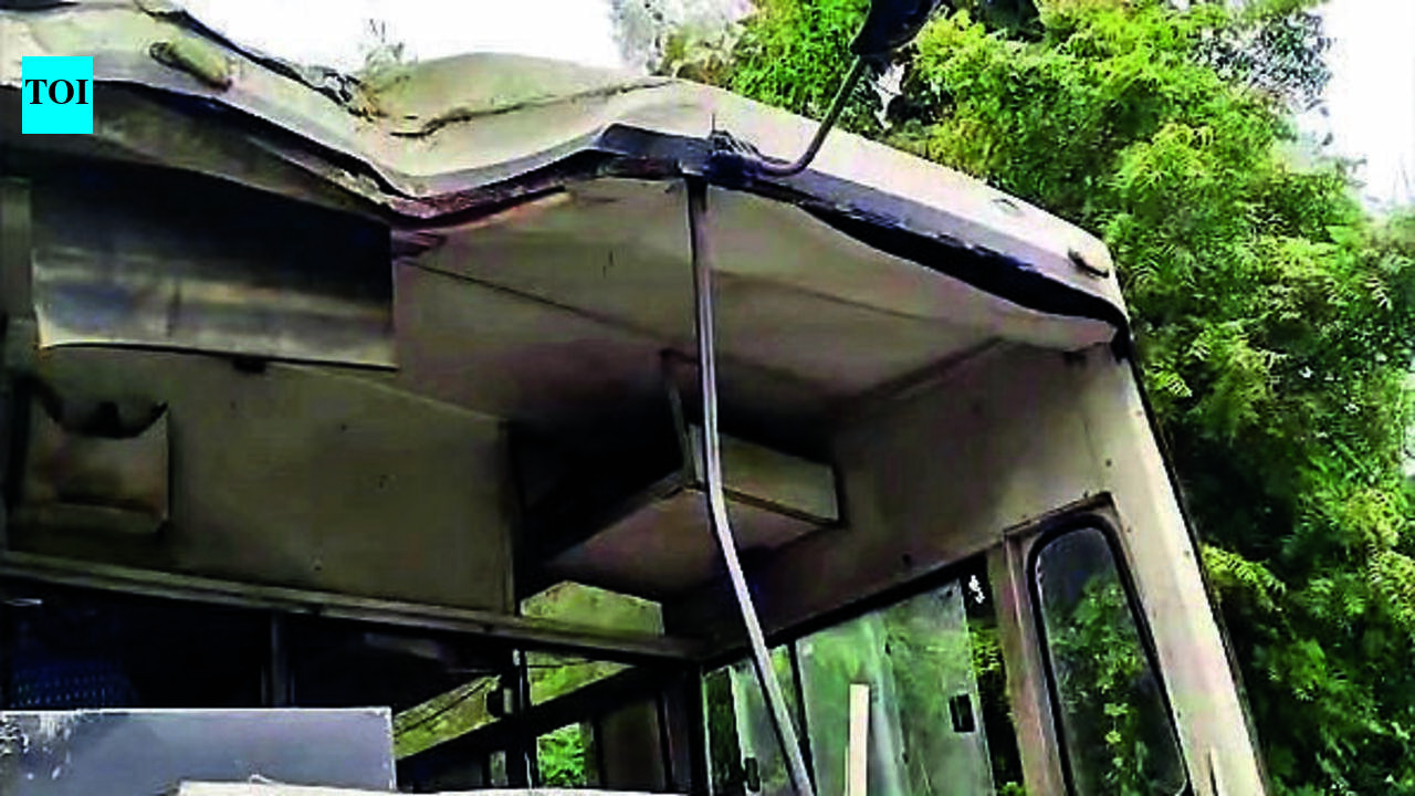 Dumper driver killed, over 15 bus passengers...