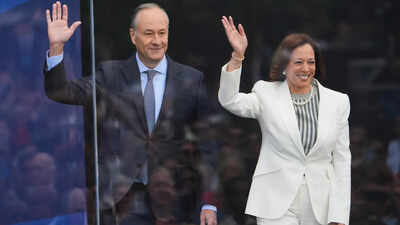 Break-in attempt at Kamala Harris' Malibu house; woman intercepted by security