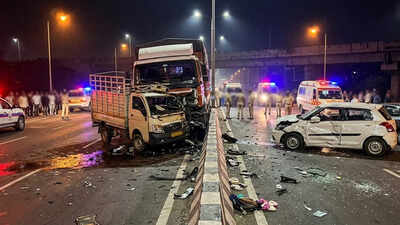 2 killed, 12 injured in multi-vehicle crash on Pune-Bengaluru Highway
