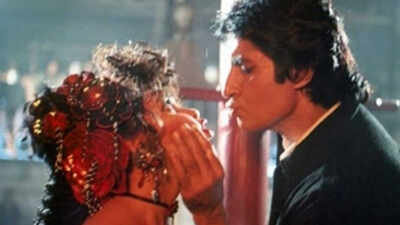 Amitabh Bachchan’s ‘Jumma Chumma’ shoot turned dangerous when Kimi Katkar was ‘thrown off 20 feet’; Chinni Prakash revealed her fall from cliff: It hurt her'