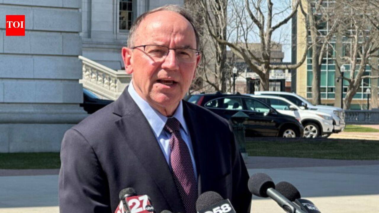 US Republican governor candidate escapes plane crash, swims to safety after emergency lake landing