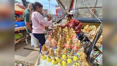 Mandya trust distributes 1,000 eco-friendly clay Ganesha idols