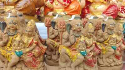 Women SHG’s cow dung idols catch fancy in Prayagraj
