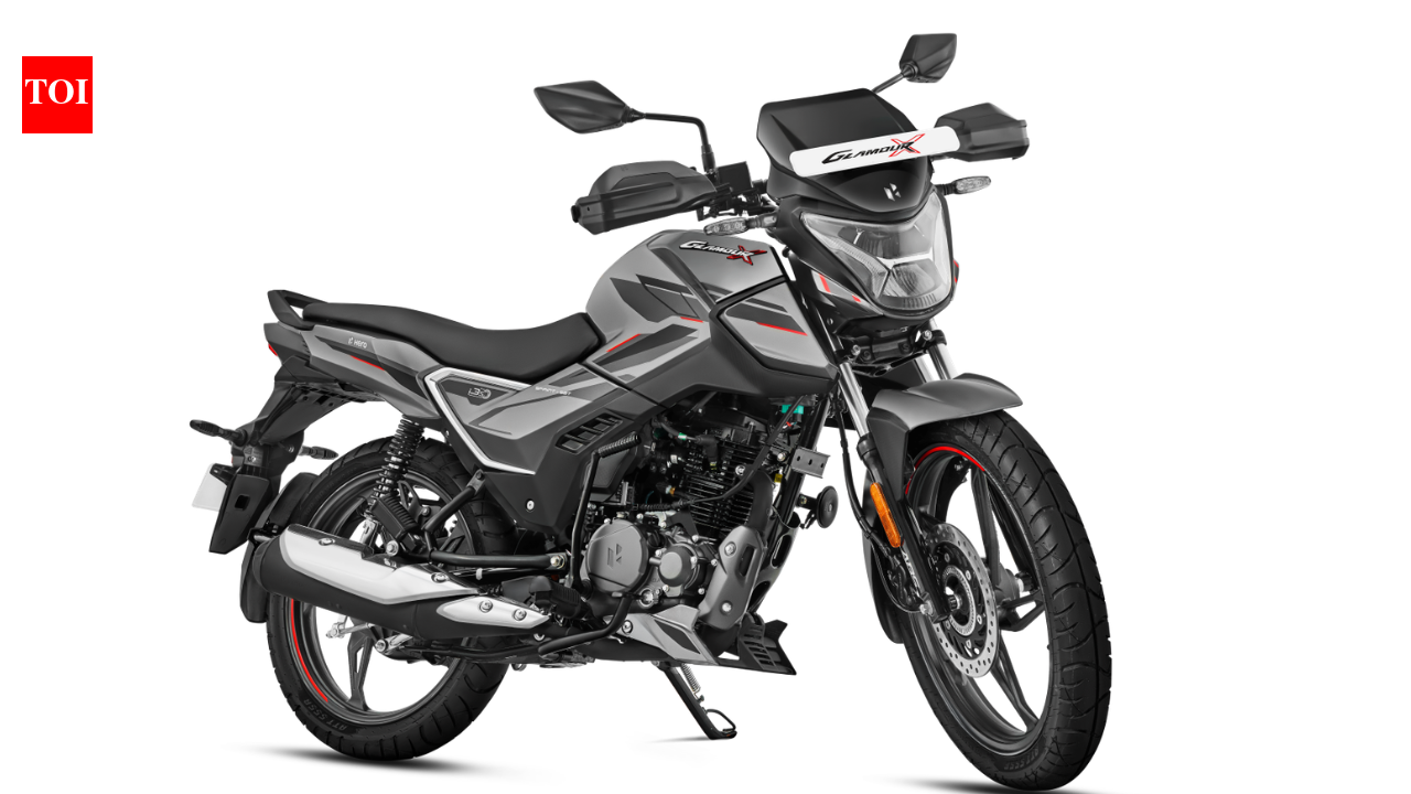 Hero Glamour X 125 motorcycle highlighting its new digital console with Bluetooth navigation.