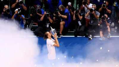 'Shut these guys up': Fans slam commentator as 'get healthy Alcaraz and Sinner' remark spoils Zverev's US Open win