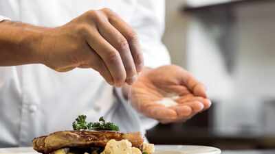 Why chefs don’t add salt all at once: the surprising cooking rule behind better flavour