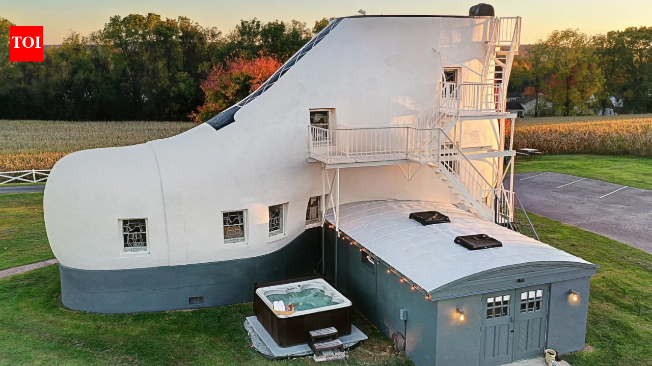 Giant Shoe House Stay: 1940s boot becomes quirky rental; guests can sleep inside