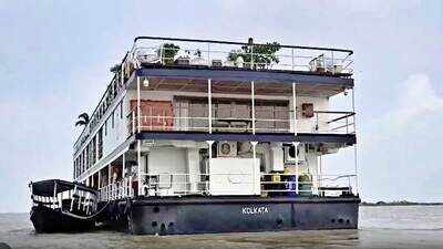 Foreign tourists disembark as high Ganga level halts cruise in Bhagalpur