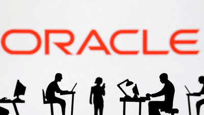 Oracle の人員削減: 従業員は「Oracle Management」からさらに別の「人員削減」メールを受け取り、次のように書かれています。