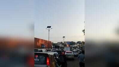 Pune: Illegal roadside shops choke Chakan roads, workers lose hours in daily jams