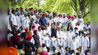Water cannons halt Pilot-led Punjab Cong march to Cheema’s house
