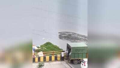 Dry waste vehicle caught dumping garbage into Lokhandwala nullah, BMC threatens contract cancellation
