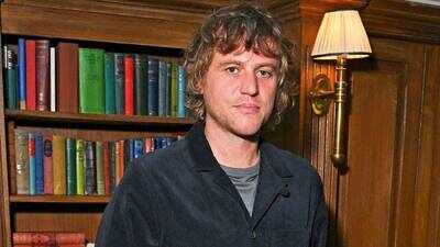 Harry Potter star Johnny Flynn says private schools should be ‘burnt to the ground’ after ‘traumatic’ experience at Winchester’s Pilgrims’ School; therapy helped him understand ‘boarding school syndrome’