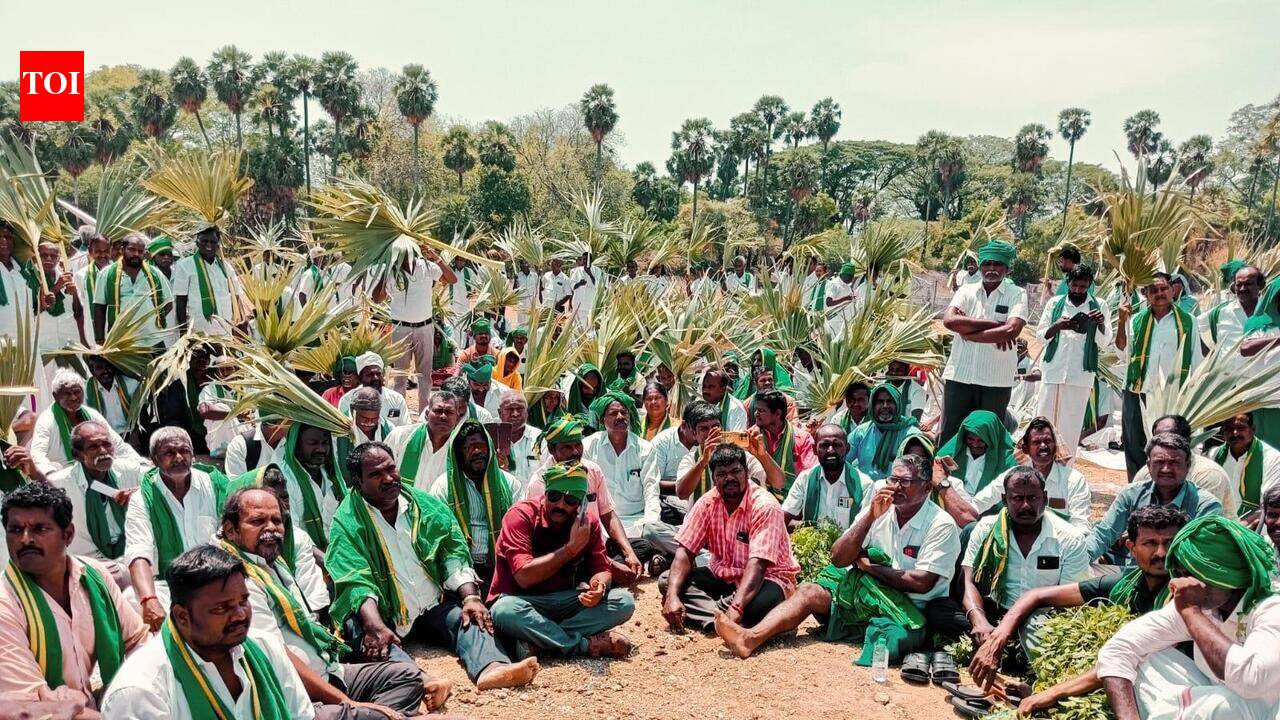 Farmers seek complete crop loan waiver, stage protest in Trichy ...