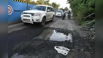 Potholes, Metro barricades turn stretch into daily commuter ordeal in Bhopal