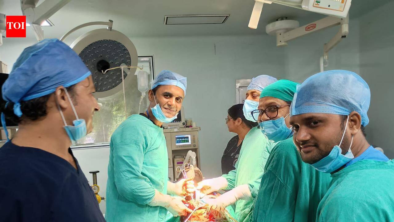 26-cm gallbladder removed by docs at Civil Hosp