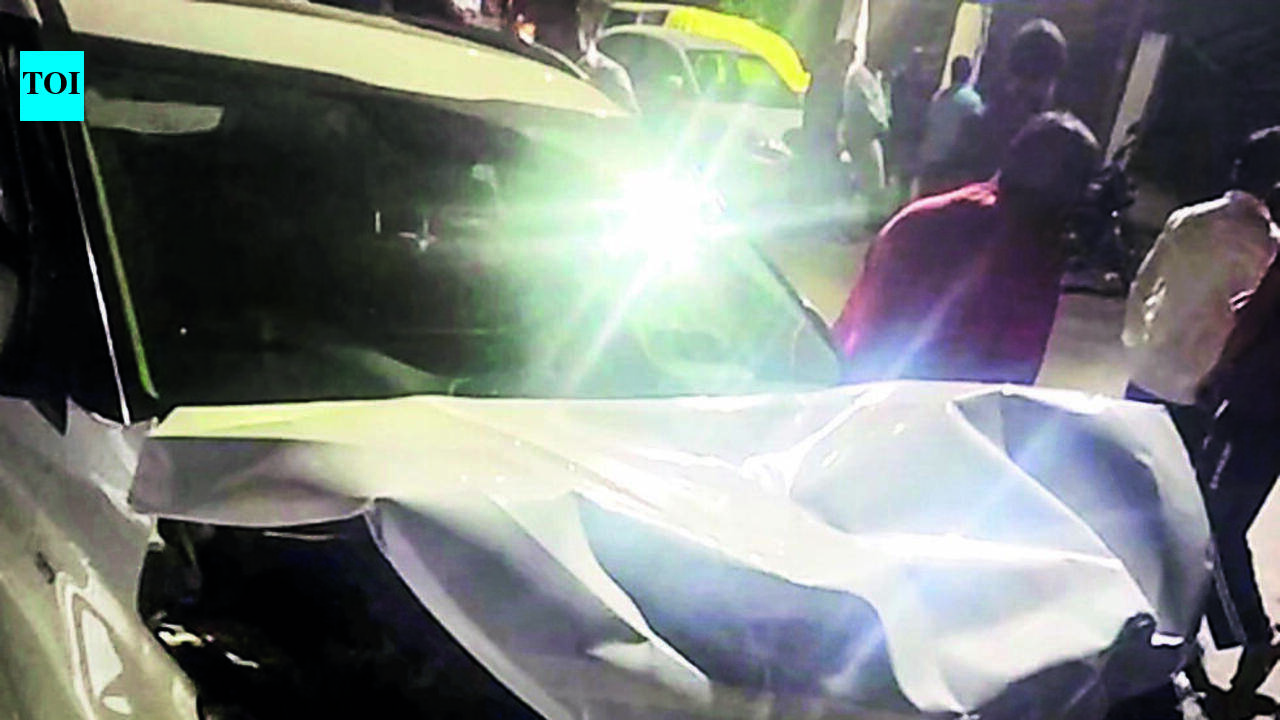 Woman crashes car into 4 kids in Gittikhadan, 2-yr-old critical