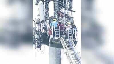 Chhattisgarh’s ‘Veeru’ climbs 60ft tower, continues 4-hour drama for ‘ghar pe izzat’