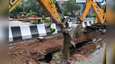 10ft stretch on Elevated Road caves in, Noida blames leakage in old pipes running below
