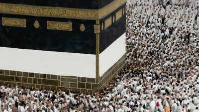 First-ever attack alert in Mecca sparks panic in Saudi; Muslim groups condemn Houthis