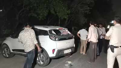 Clash breaks out between student groups of DU's Satyawati College; vehicles damaged