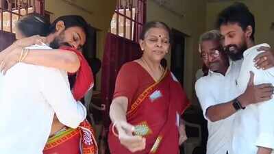 'Mandaadi’ director Mathimaran gets emotional with parents after film’s success as Soori starrer crosses Rs 65 crore worldwide