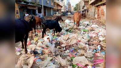 Garbage piles up on Hazaribag streets as locals block dumping over sanitation, health concerns