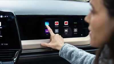 After laying off hundreds of engineers, GM is bringing back Apple CarPlay and Android Auto that the company once said it will never
