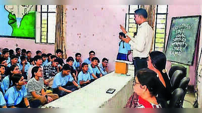 Hindi-medium classes planned in 157 English-medium schools