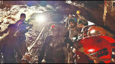 Nepal adds 1,000 to flood missing list, count tops 6,100; 10 bodies found at 2 hydel tunnels
