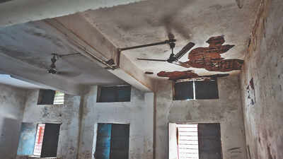 525 rooms unsafe at 170 govt schools in city, audit finds